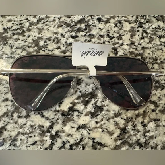 Quay sunglasses - Picture 2 of 3